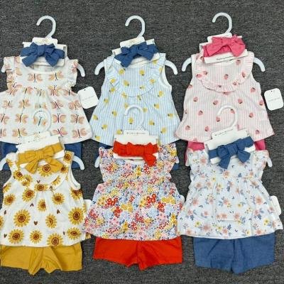 Baby girl's three-piece clothing set