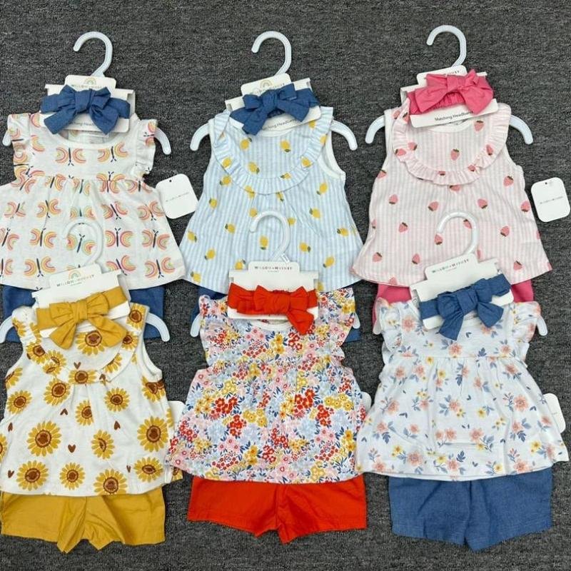 Baby girl's three-piece clothing set