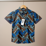 Short-sleeved button-down shirt.013