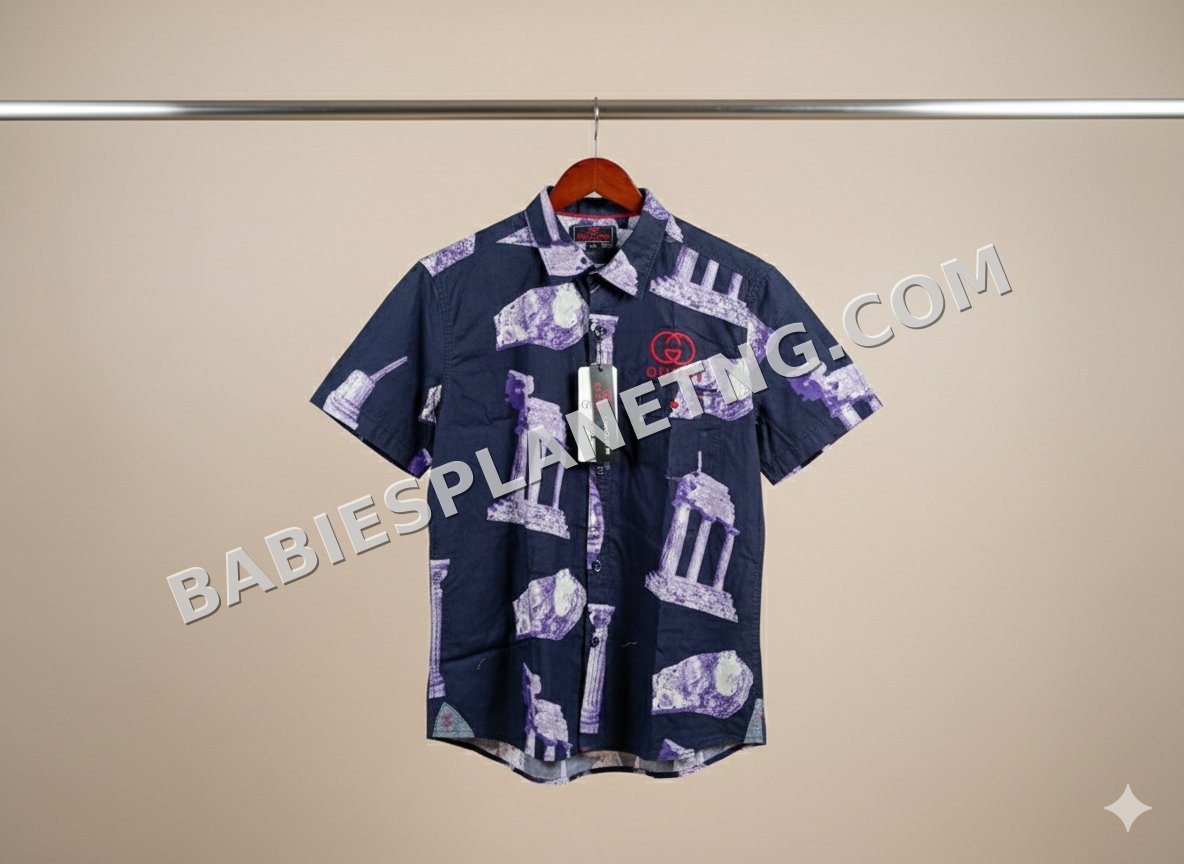 navy blue short-sleeve button-down shirt.010